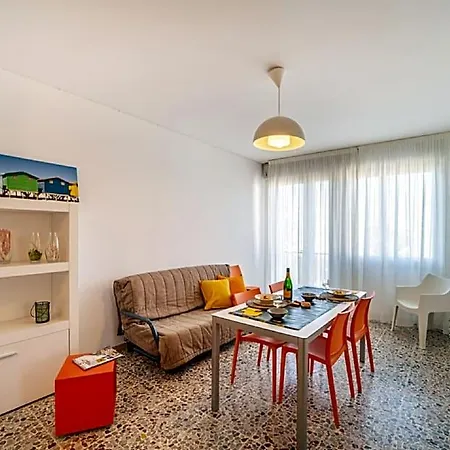 Hotel Vibrant Flat In A Sea Front Building - Beahost