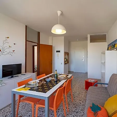 Hotel Vibrant Flat In A Sea Front Building - Beahost