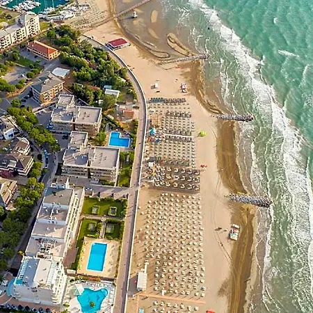 Vibrant Flat In A Sea Front Building - Beahost Hotel Bibione
