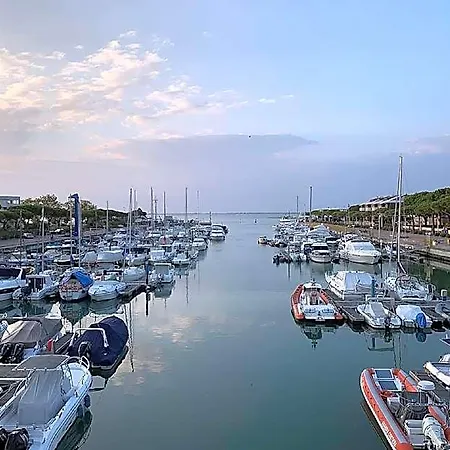 Vibrant Flat In A Sea Front Building - Beahost Hotel Bibione