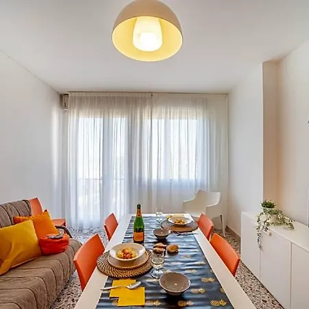 Vibrant Flat In A Sea Front Building - Beahost