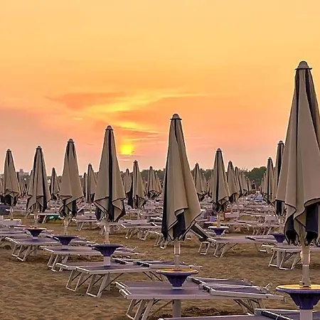 Vibrant Flat In A Sea Front Building - Beahost Hotel Bibione