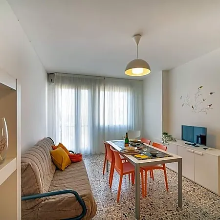 Vibrant Flat In A Sea Front Building - Beahost 3*