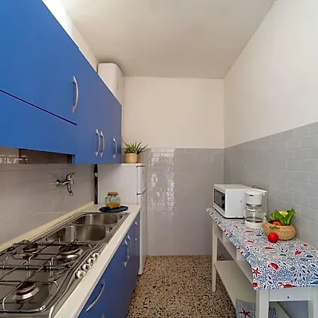 Vibrant Flat In A Sea Front Building - Beahost Hotel
