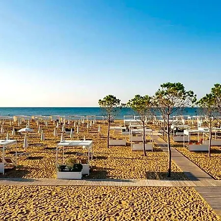 Vibrant Flat In A Sea Front Building - Beahost 3* Bibione