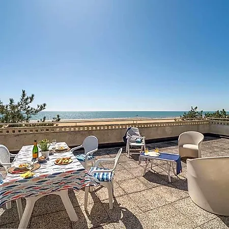 Vibrant Flat In A Sea Front Building - Beahost 3*